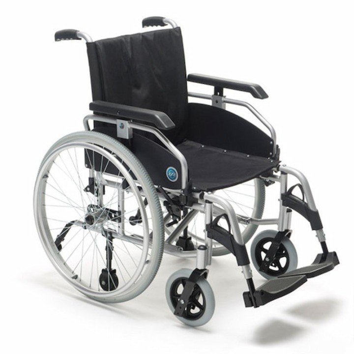 Carrozzina pieghevole ad autospinta