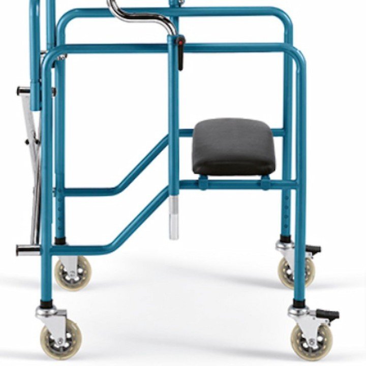 Deambulatore pieghevole con appoggi sottoascellari